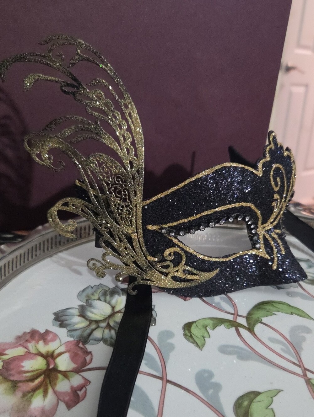 Authentic Venetian Masquerade Mask Hand Painted Blk/Gold Laser Cut Filigree Wing